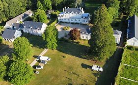 EMPLACEMENT BUCOLIQUE DE CAMPING dans le parc du château - Attention tente et matériels non fournis et sans possibilité de faire courir une rallonge pour se raccorder à l'électricité